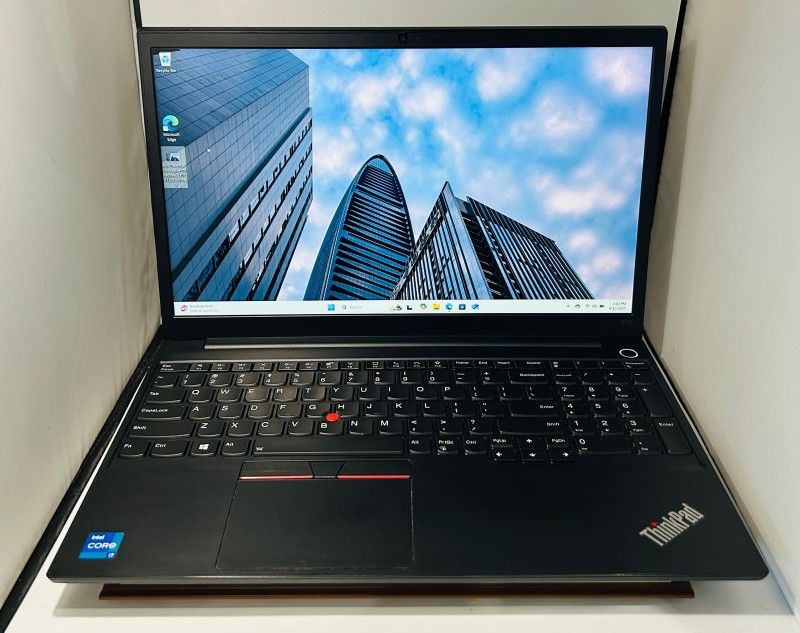 Lenovo Thinkpad E15 i7 2022 model 16GB RAM 512GB SSD
