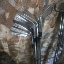 WILSON  STAFF  - IRONS  SET (8 IRONS) R/HEND 