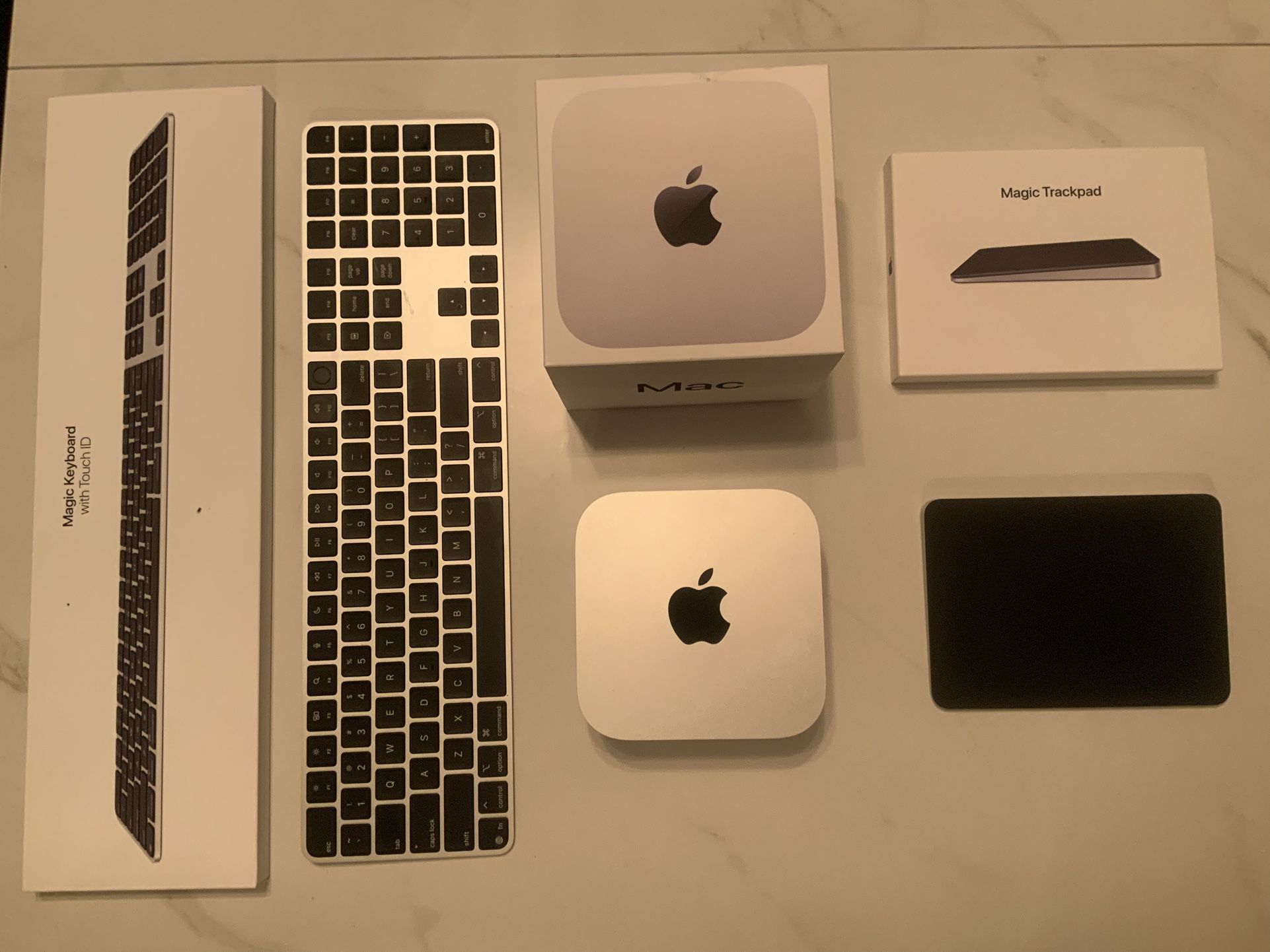 Apple BUNDLE 2024 MAC MINI M4 PRO 512GB SSD 24GB w/ MAGIC KEYBOARD & TRACKPAD