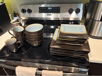 Dinnerware set