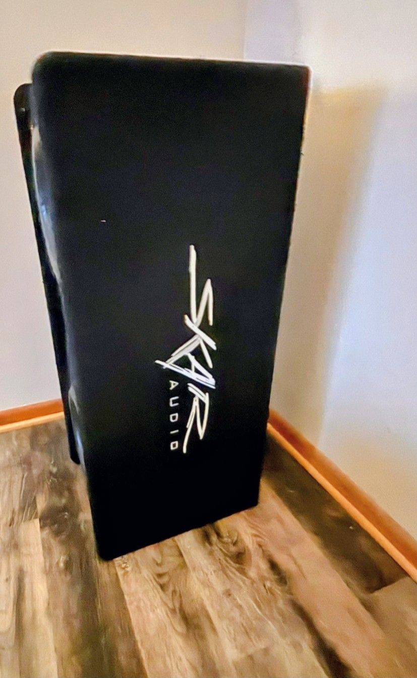 SKAR 12 IN SUBS IN VENTED CASE
