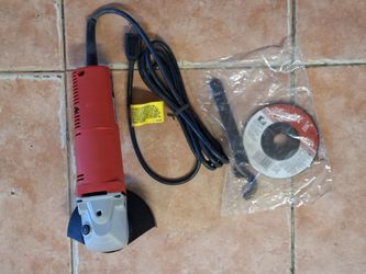 Milwaukee Corded Angle Grinder with Disc