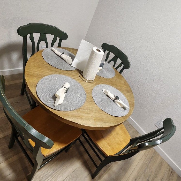 Solid Wood Table And Chairs ObO