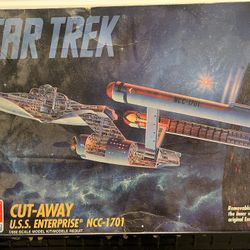 STAR TREX - U.S.S ENTERPRISE MODEL Kit