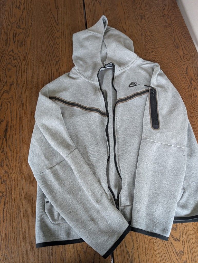 nike tech fleece hoodie large