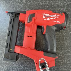 Milwaukee M18 FUEL 18-Volt Lithium-Ion Brushless Cordless 18-Gauge 1/4 in. Narrow Crown Stapler (Tool-Only)
