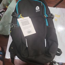 Sierra Designs Bear Peak 13L Hydration Backpack with 2L Bladder, Black