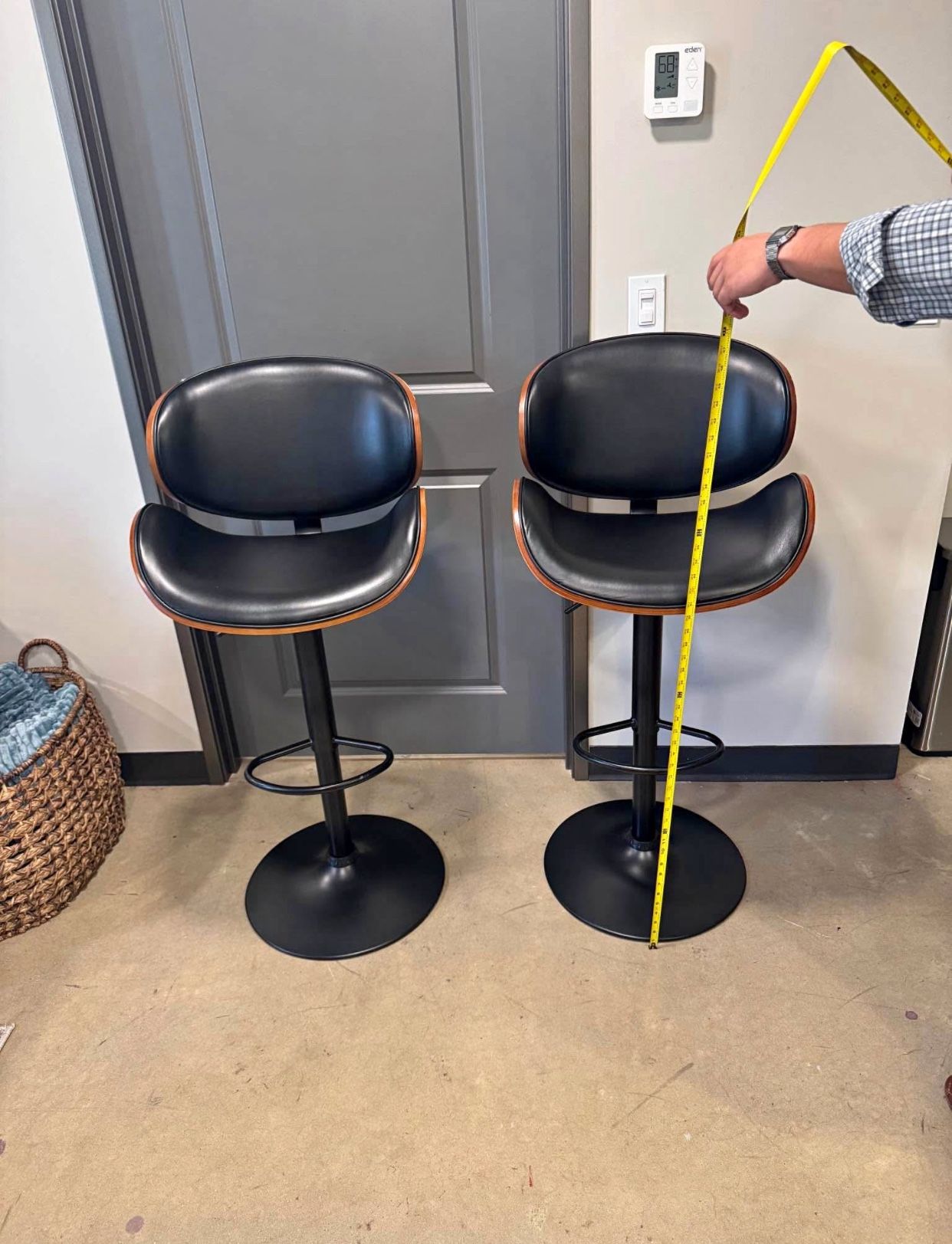 Swivel barstools