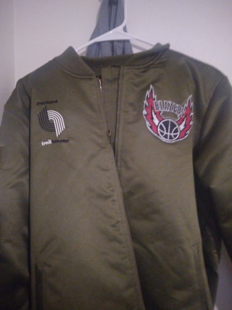 Green Blazers Jaket .