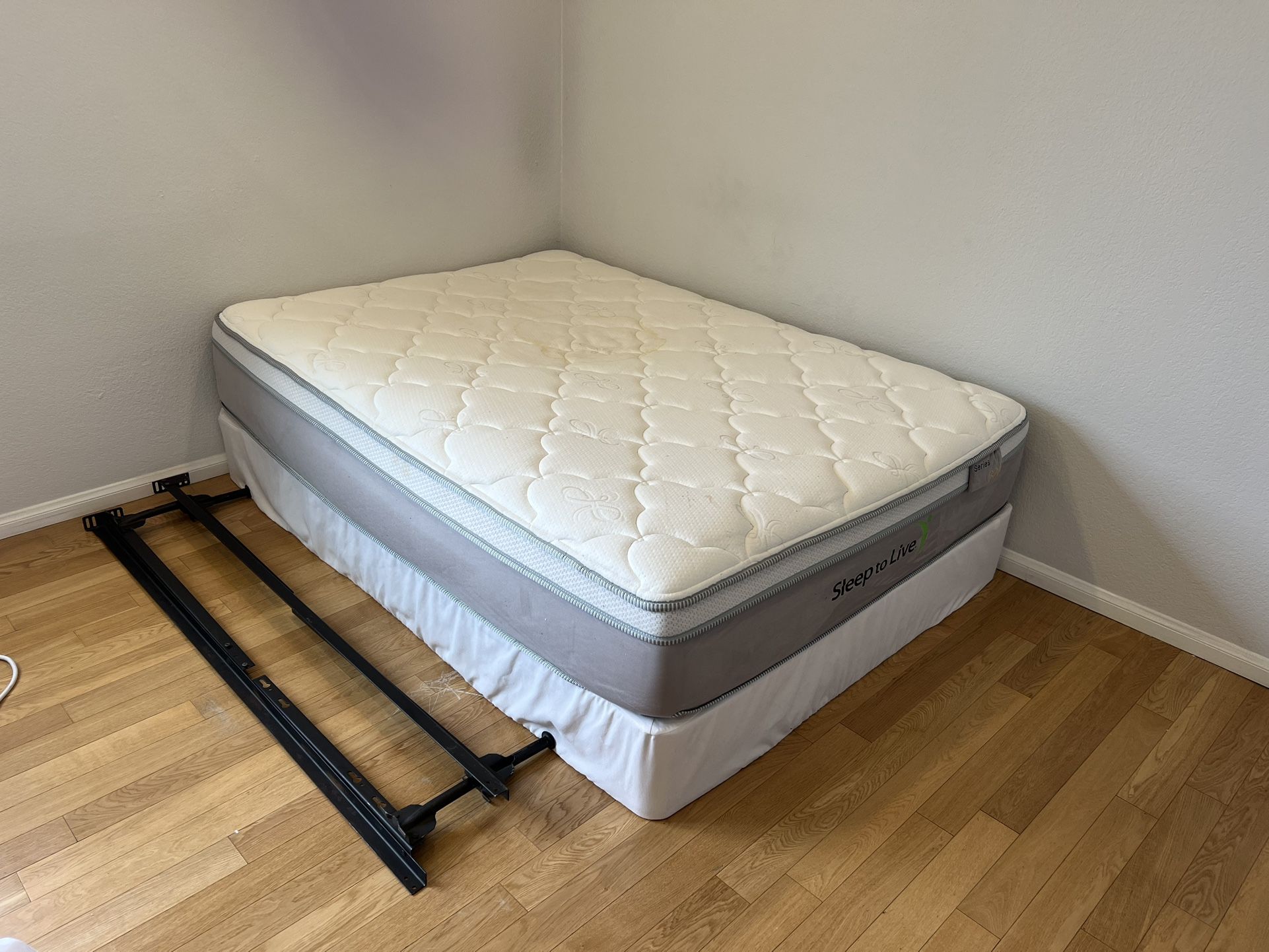(FREE) Full Size Mattress, Box Spring, Frame for Sale in Los Angeles