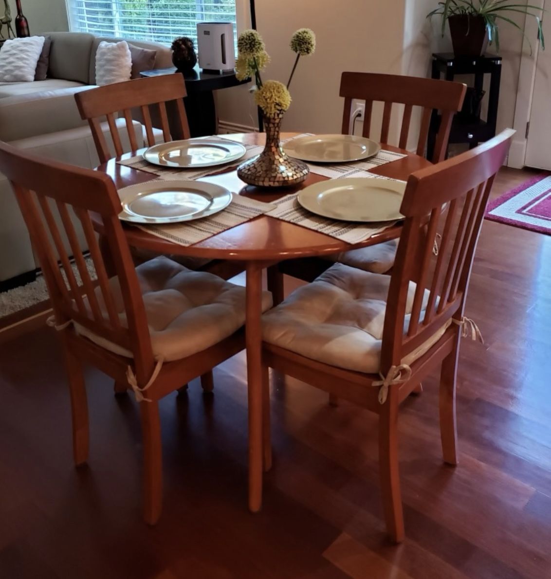 Kitchen Table & Chairs