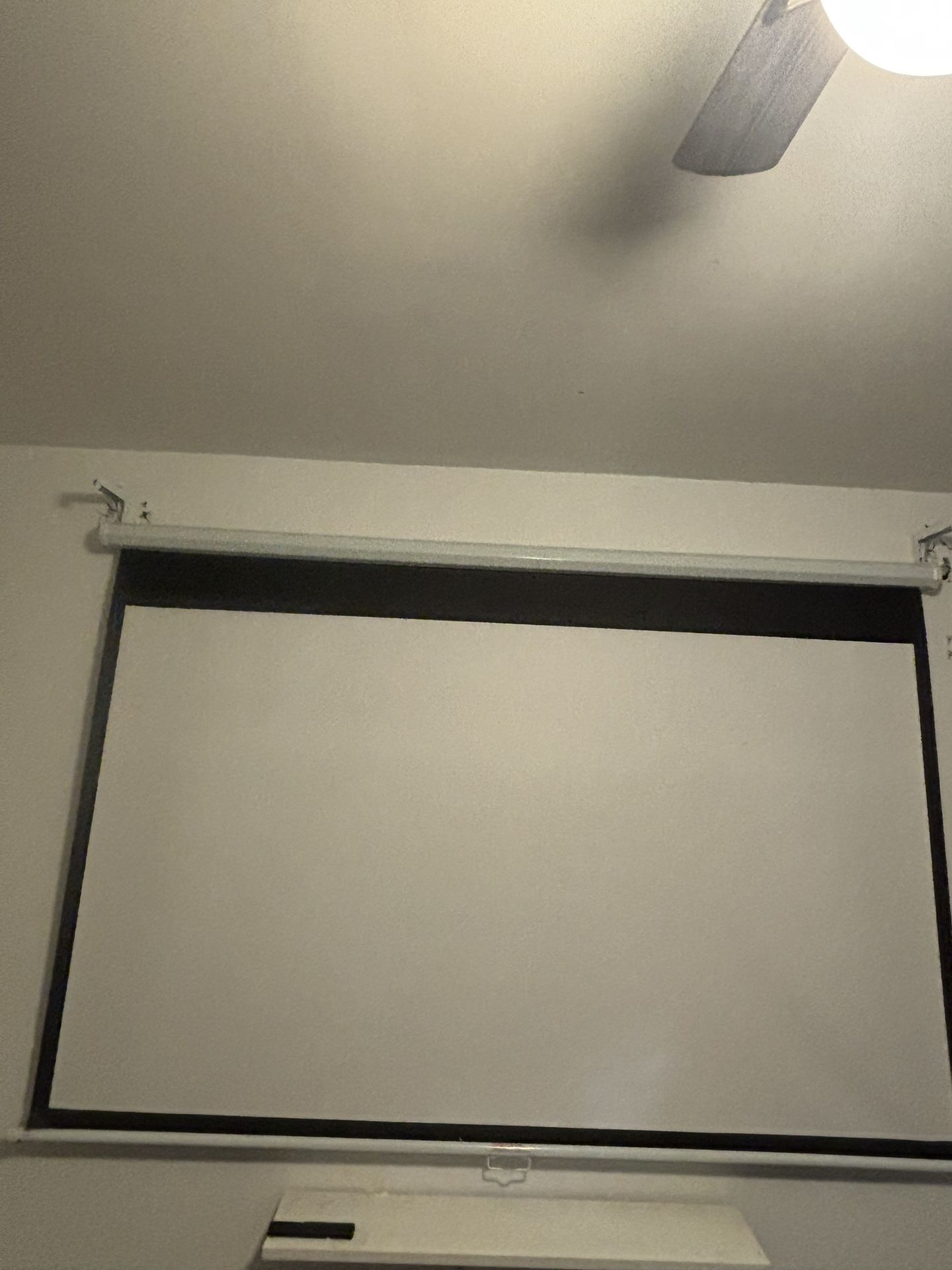 80 Inch Project Screen Comes With Mounting