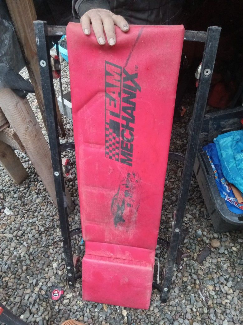 Mechanic Bench With Adjustable Head Rest