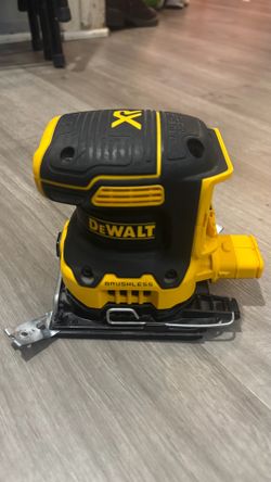 DEWALT20V MAX XR Brushless 1/​4 Sheet Variable Speed Sander