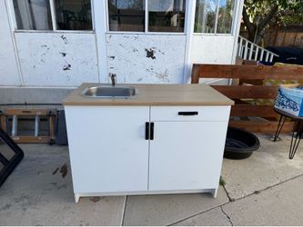 Kitchen base cabinet