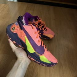 Size 9.5 Zoom Freak 2 Bright Mango