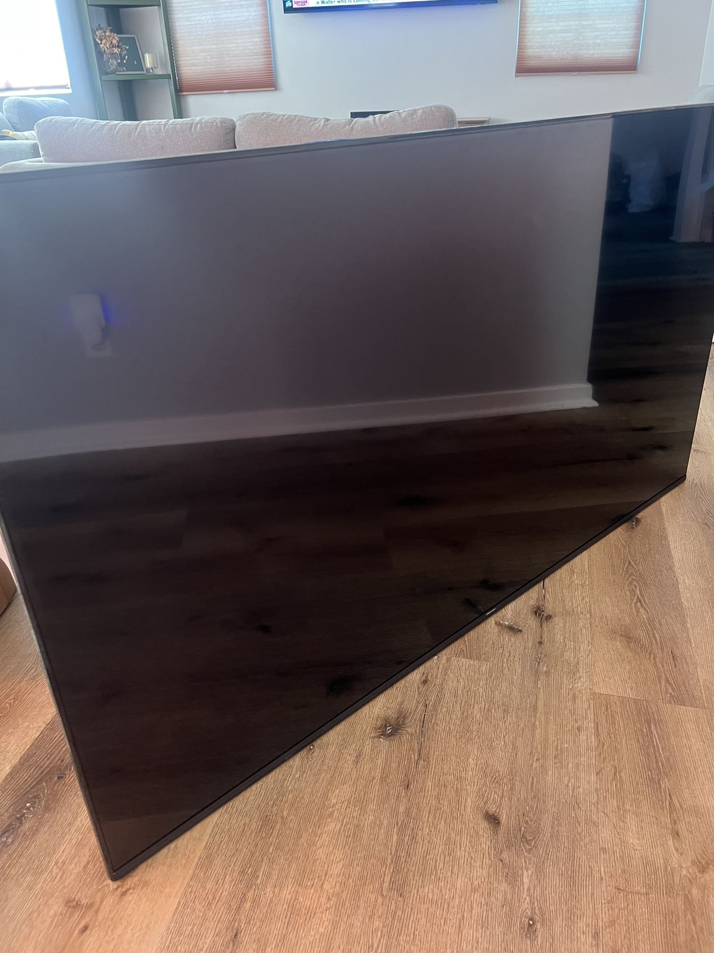 70” Hisense Roku Android TV