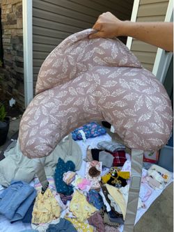 Mom cozy breastfeeding pillow.