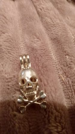 Skull pearl cage