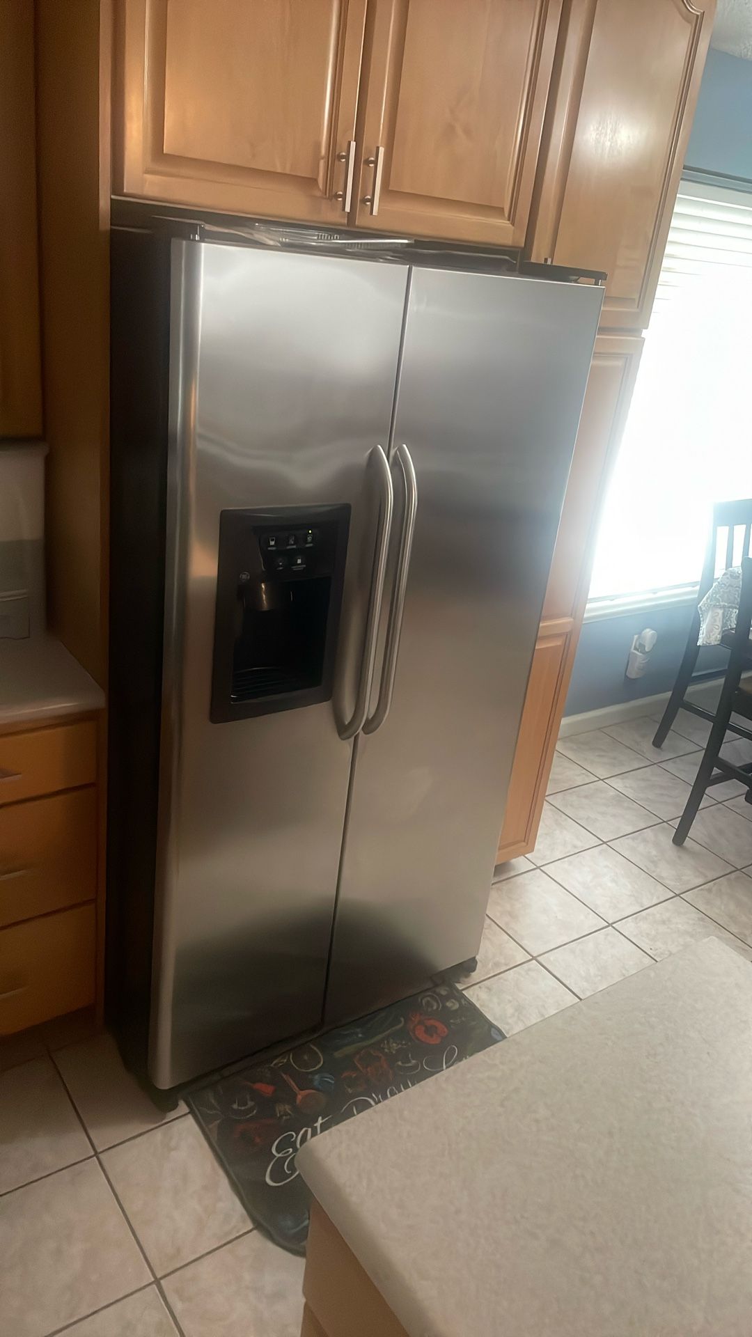 GE Refrigerator In Excellent Condition