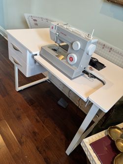 Singer heavy duty sewing machine with table