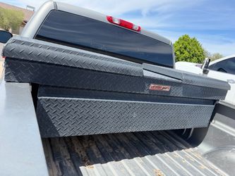 Truck tool box