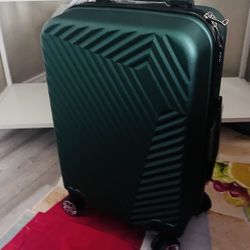 NEW 20” Emerald Green Carry-On – $30 FIRM | Trusted Seller ⭐ 1,000+ Positive Reviews  📍 South Durango & 215 — near IKEA 🧳 Hardshell • Spinner wheels