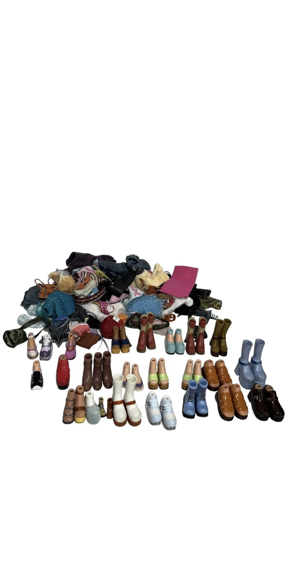 bratz accessories lot clothing,shoes, bags 115 pieces MGA Bratz