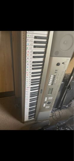 Yamaha keyboard with seat