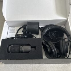 Audio Technica Microphone And Headphones Kit