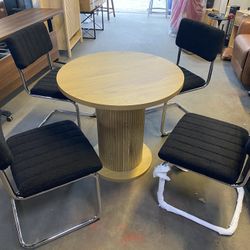 31.5 inch Round Dining Table Set with 4 chairs,Modern Farmhouse Kitchen Table, Small Circle Dining Tables with Wood Strip Base for Kitchen Living Room