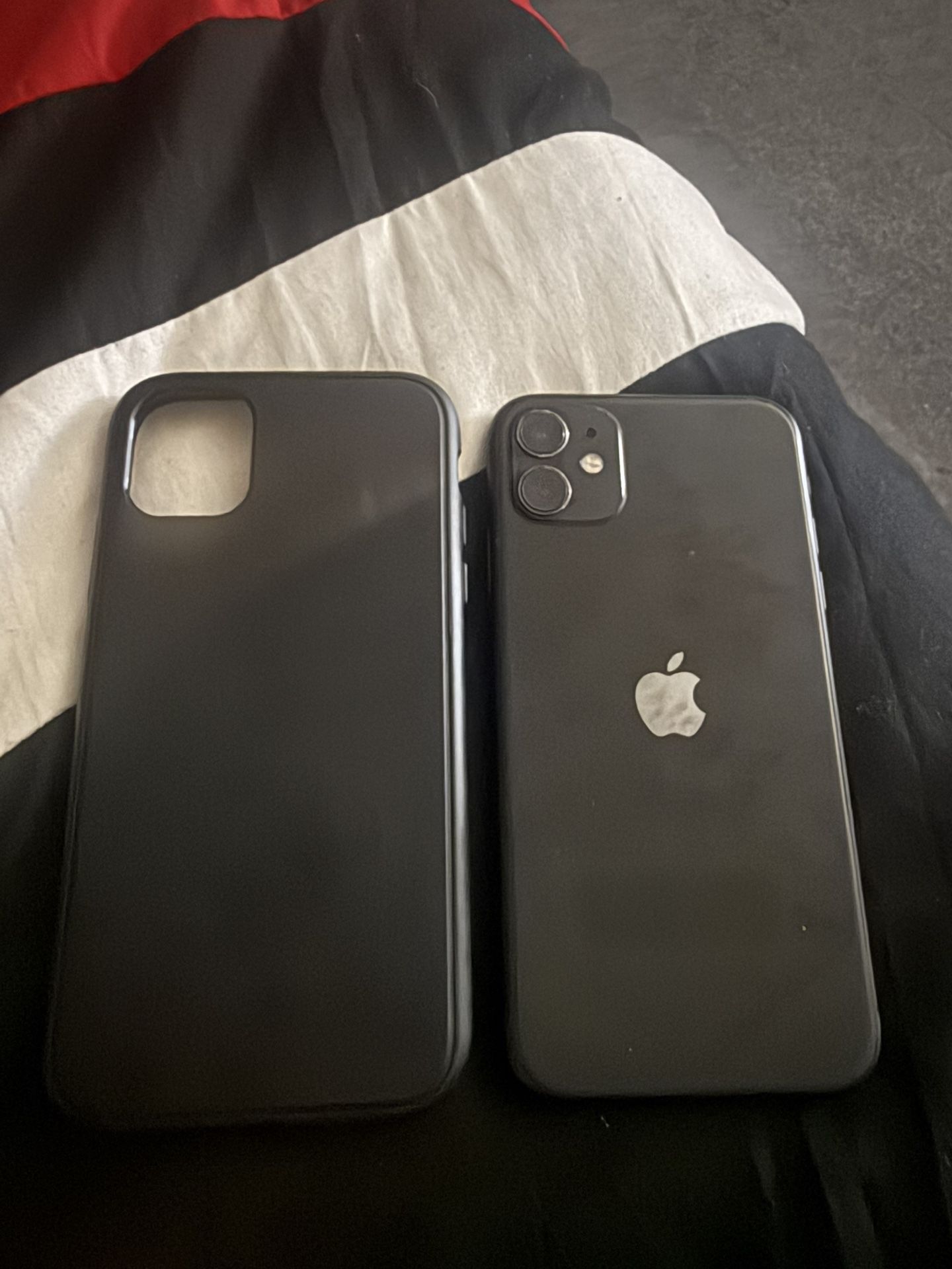 Trade For S24 Ultra Unlocked!!iPhone 11 Factory New Condition Unlocked Charger Included And Apple Case 
