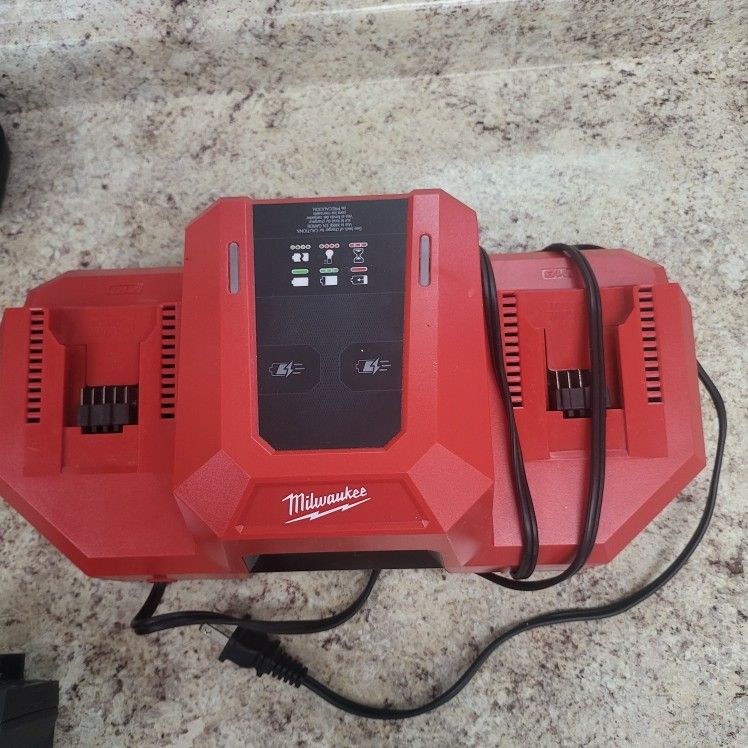 Milwaukee Dual Super Charger