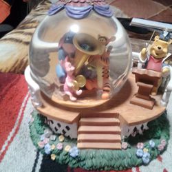 Winnie The Pooh Snow Globe The Rain Came Down 1964 Wonderland ES5 Musical