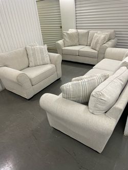 Free Delivery - Beautiful Living Spaces Couch Set