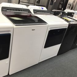 New Scratch And Dent Whirlpool Washer And Dryer Set. 1 Year Warranty 