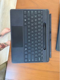 Microsoft Surface Pro 11th edition Flex Keyboard and Pen