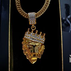 Gold plated lion pendant and Chain
