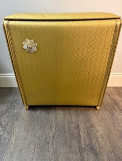 Vintage 1950’s Pearl Wick Hamper