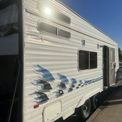 2005 Toy Hauler 26 Foot