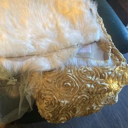 Table Cloth Gold With Rose Pattern