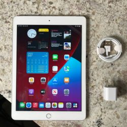 Apple iPad 5th Generation 32Gb in Silver for Unlocked
