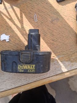 Dwalt battery