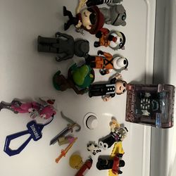 Toy Lot Of Minecraft and Roblox figures