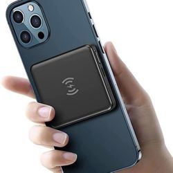 Magnetic wireless power bank