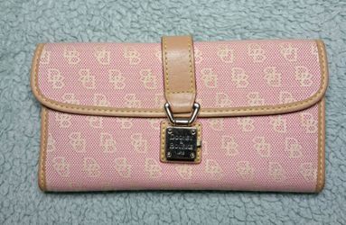 Dooney & Bourke women's wallet