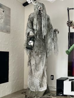 7 Ft Wailing Phantom Animatronic with Lantern – Halloween Display