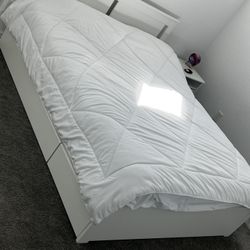 Queen Bed Room Set