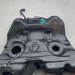 G8 Gt Fuel Tank