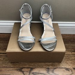 New- Women’s dress shoes: Size 9